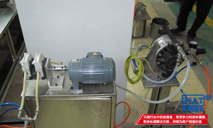 蠕动泵加料液现场